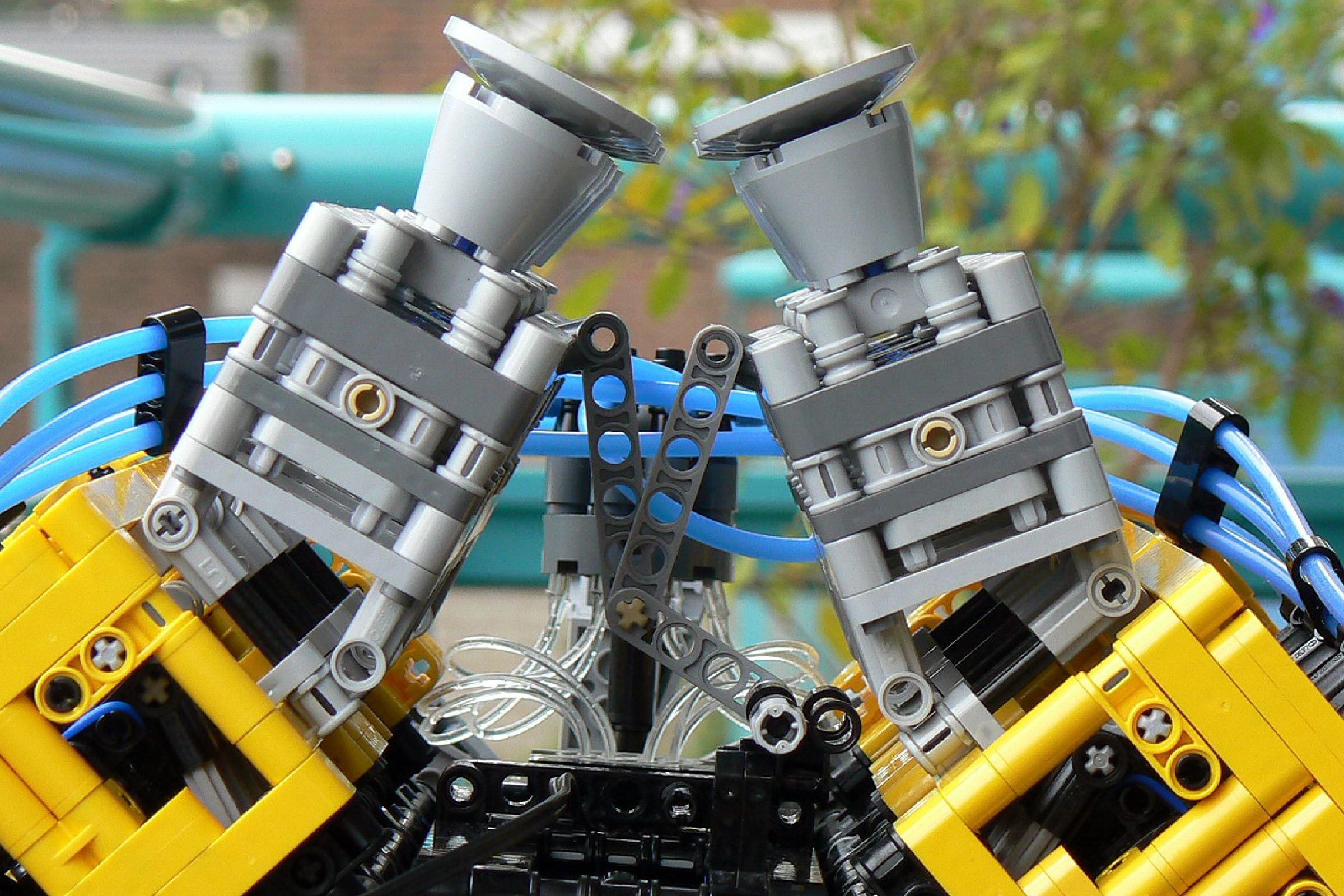 Fully-working V8 Lego engine