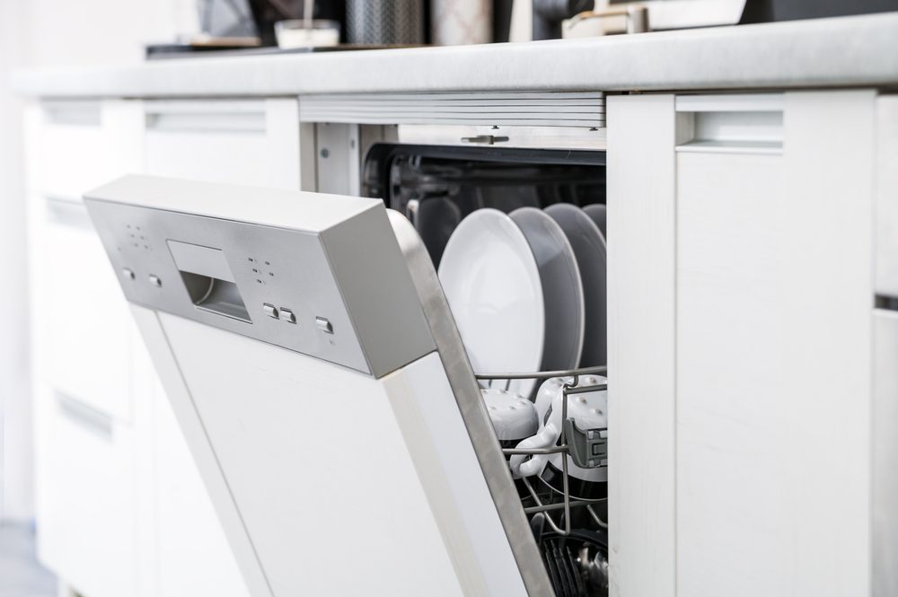 White vinegar uses dishwasher clean