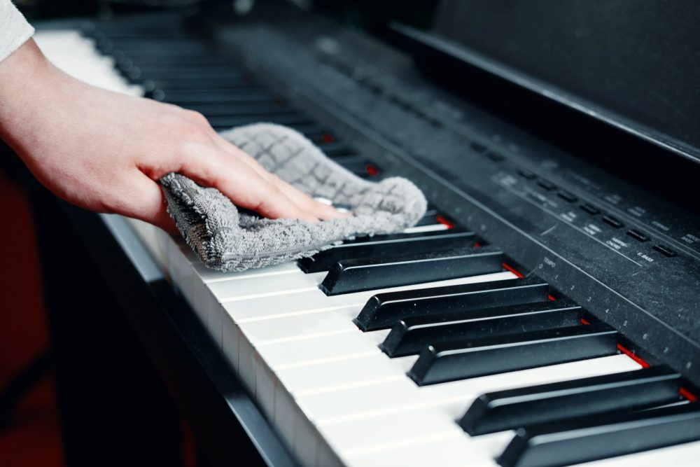 White vinegar uses clean piano 