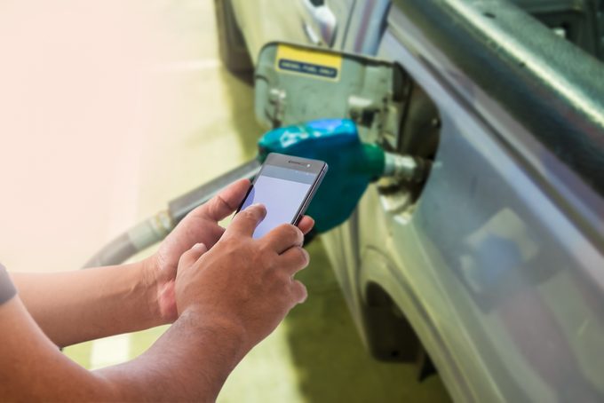 Why You Need to Stop Using Your Phone When Pumping Gas