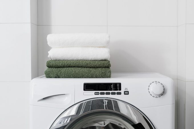 How to Wash Your Towels to Keep Them Clean and Fluffy